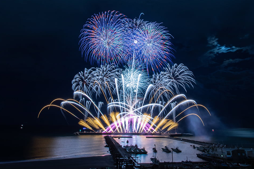 2024年長岡花火大会・スターマインの写真素材118724207- PIXTA