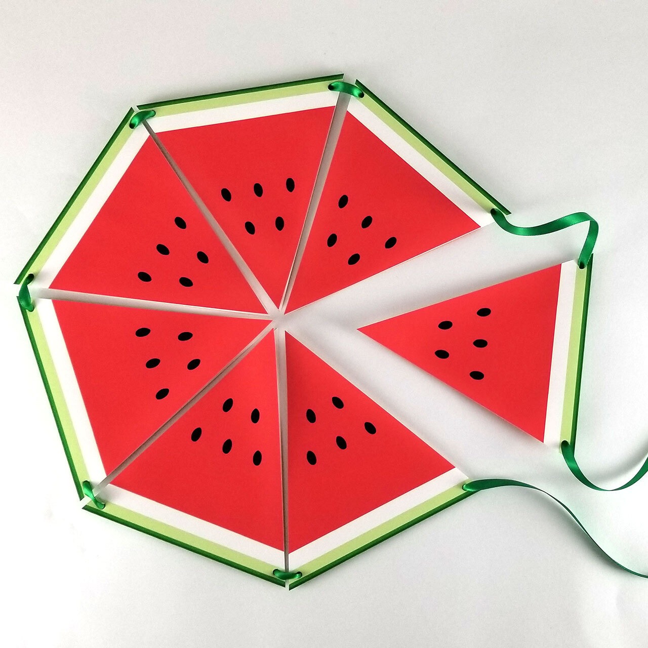 誕生日に手作りガーランド飾ろう！作り方や飾り付けのコツまで紹介