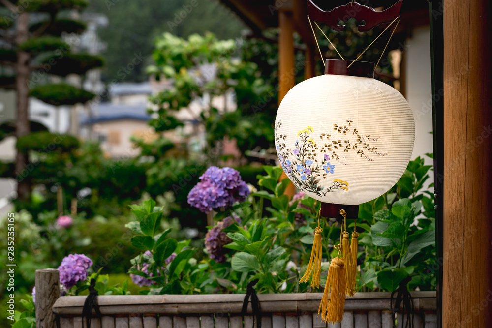 葬儀～三回忌頃まで使用する灯篭・提灯とはの葬儀・家族葬なら家族葬の花水木