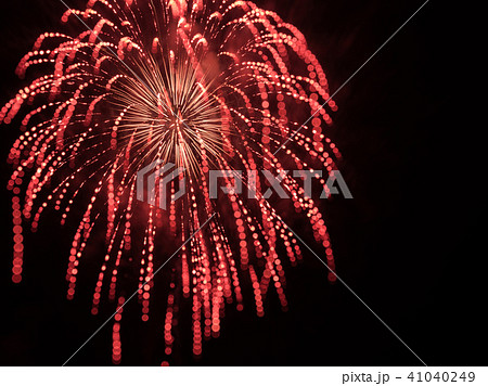 フィナーレを盛大に飾る黄金しだれ柳は圧巻！第39回いたみ花火大会の花火＆混雑回避情報ウォーカープラス