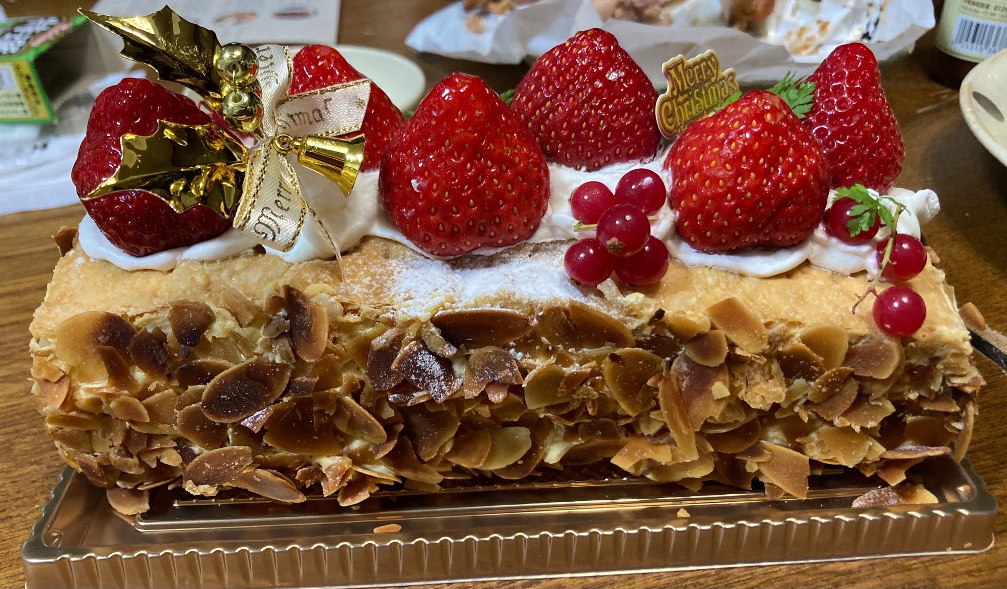 キハチ 青山本店“シャインマスカット”主役の秋限定ナポレオンパイ、濃厚クリーム×ごろっと果肉入り - E・レシピ 1 2ページ