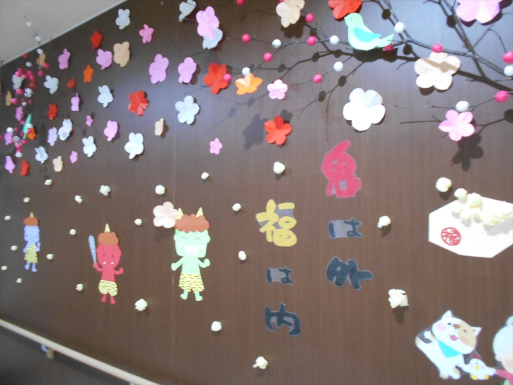 壁面飾り 節分② 2月 👹節分の壁面👹 毎年のことながら、お正月が終わったと思ったらもうすぐに恵方巻きの飾り付けがあちらこちらに 。次から次へと行事がやってきますね〜💦 なんだか色々と追いつけません 💦節分せつぶん節分製作節分祭節分の日節分👹豆