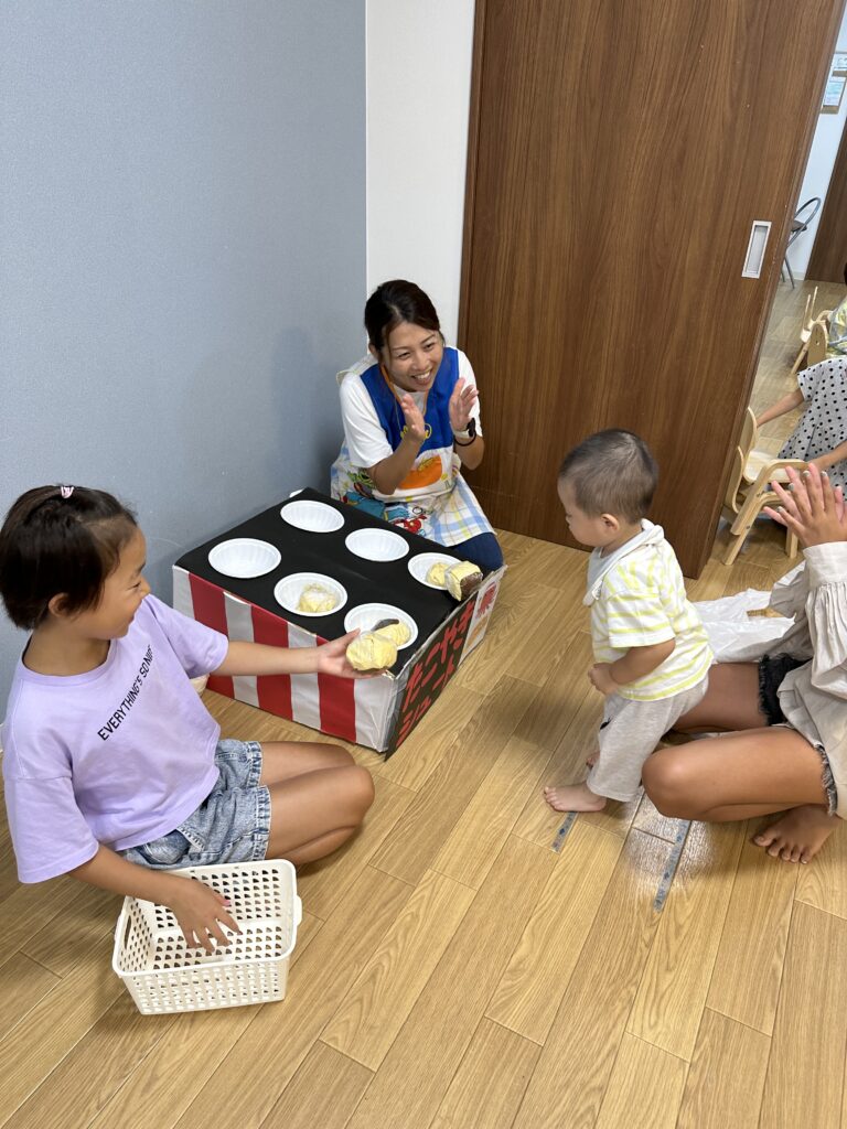 武蔵小山商店街パルムで行われた縁日納涼市の1円玉落としゲームの様子