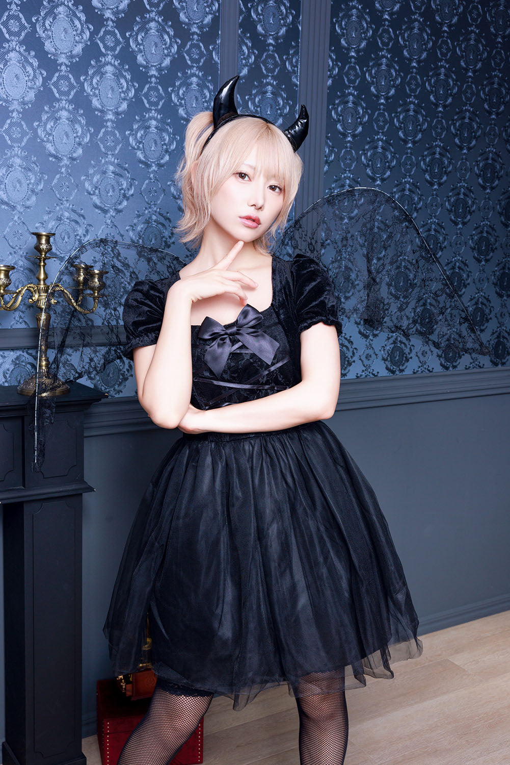 ハロウィンのコスプレ悪魔イラスト：イラスト無料