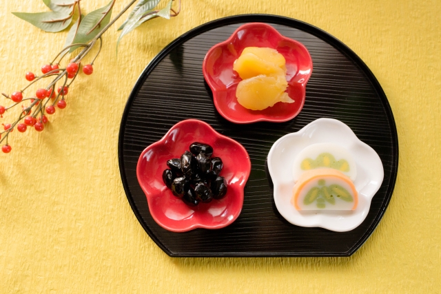 大晦日は何を食べる？ 食べ物に込められた意味や、地域ごとの違いについて紹介Oggi.jp