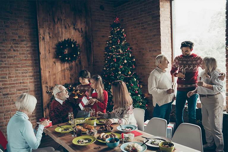 パリのクリスマスに遠慮はなし！吹き抜けを使った豪華なイルミネーションPARIS mag パリマグ