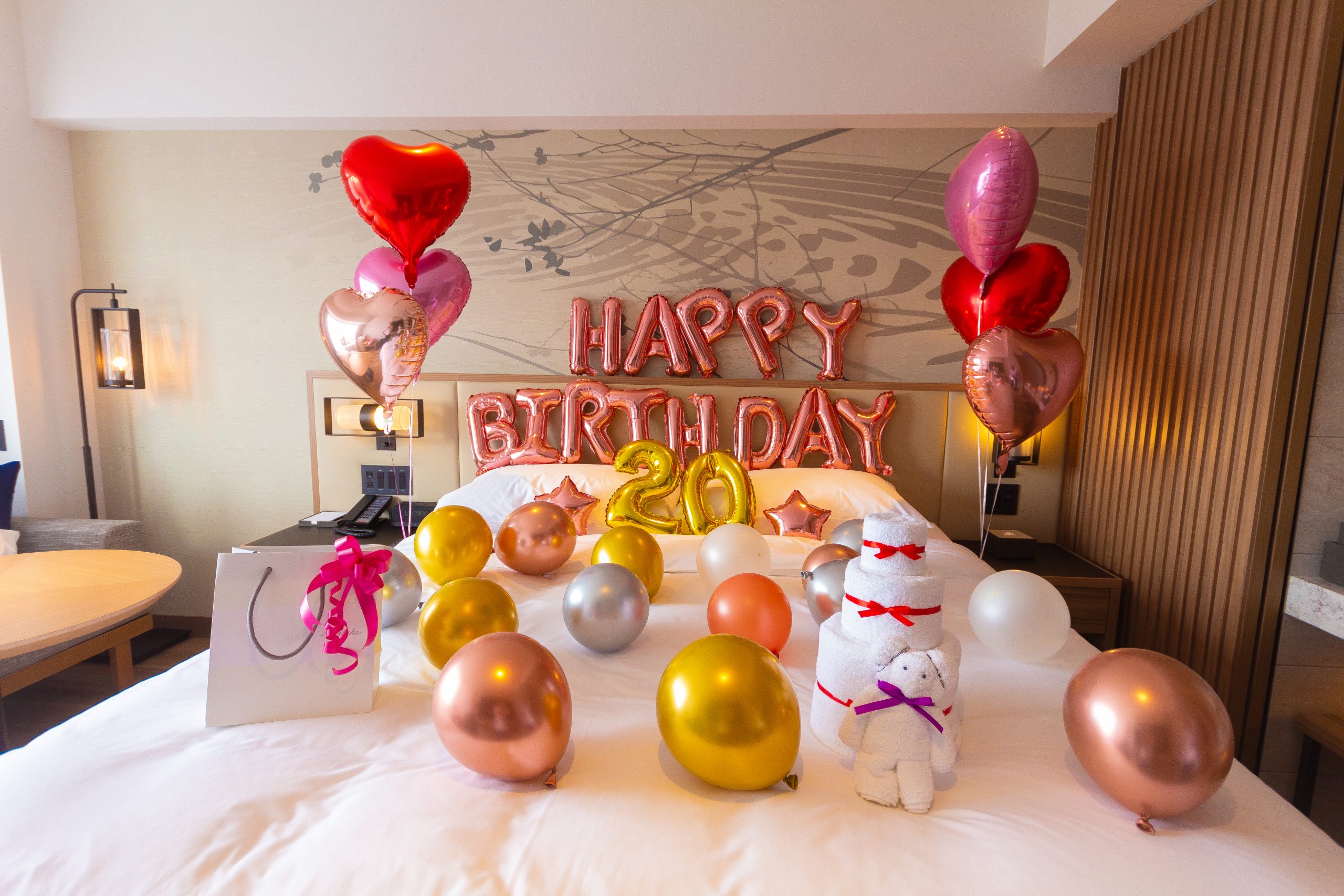 誕生日サプライズでホテルに飾り付けするタイミングと時間ない場合の解決法を紹介！モノビビ