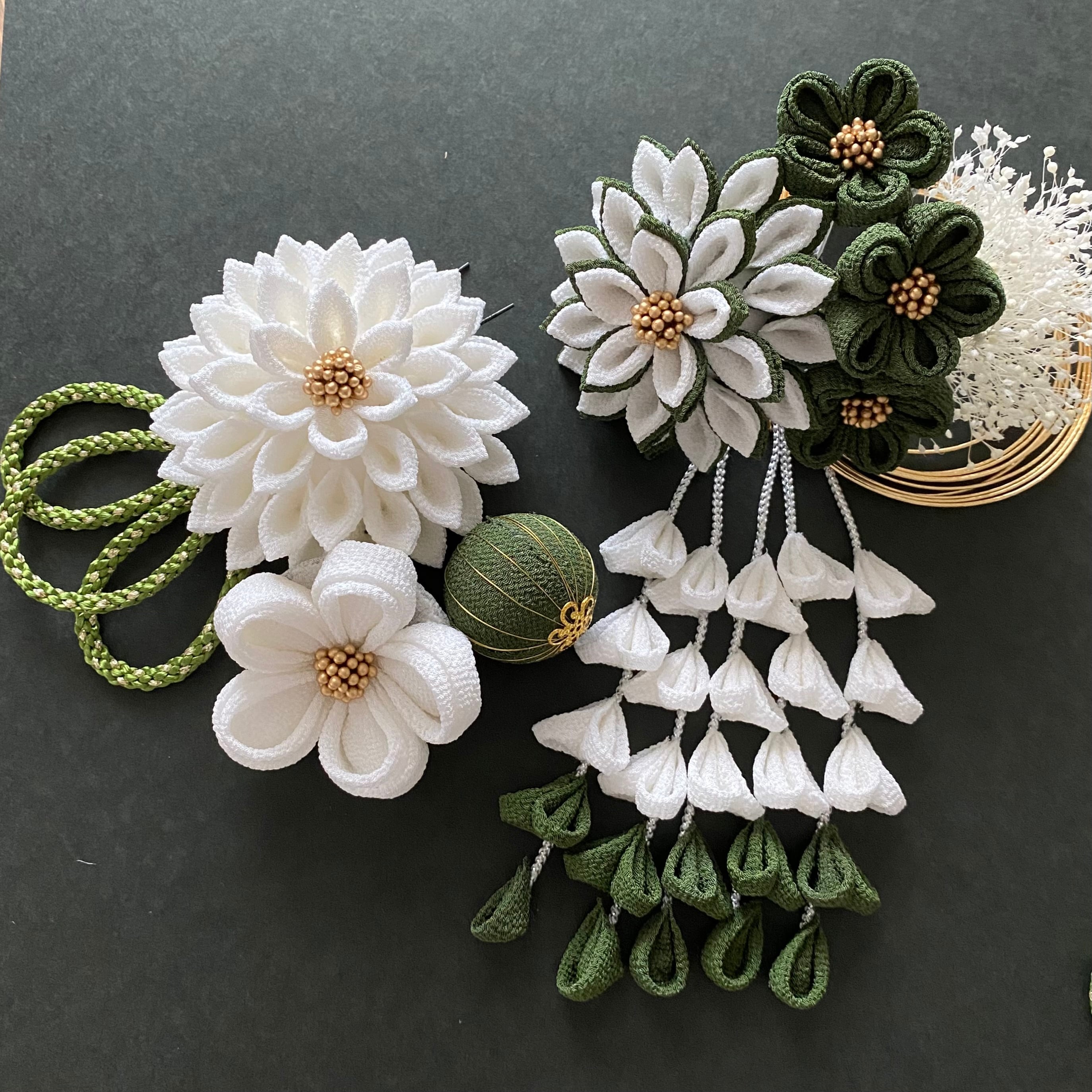 M548つまみ細工の髪飾り 花明かり つまみ細工 髪飾り 絹100％ 成人式 七五三 結婚式 花 水引 絹 寿 花 フラワー ヘアアクセサリーホワイト 振袖向け 卒業式 和装 着物 アレンジ自在 - 福岡県宮若市ふるさとチョイス - ふるさと納税サイト