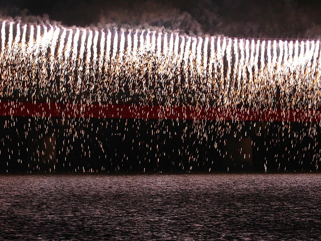 Amazon7m幅！花火 純国産 超特大ナイアガラ大仕掛け花火 No.14910 流星大瀑布 花火大会のクライマックスに！バラエティセットおもちゃ