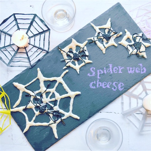簡単 ハロウィン飾り クモの巣装飾の作り方 折り紙 DIY How to make a paper spider webHalloweenorigamishigeyuki.net