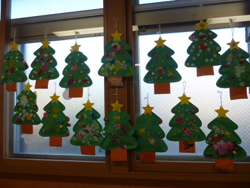 クリスマスツ 星 蝶結び 壁飾り 飾り 保育園 幼稚園 クリスマスツリー サンタクロース DIY クリスマスツリー 壁掛け クリスマス 雪の結晶ツリークリスマス飾りゆめかけの可愛い保育書・イラスト・壁面・似顔絵