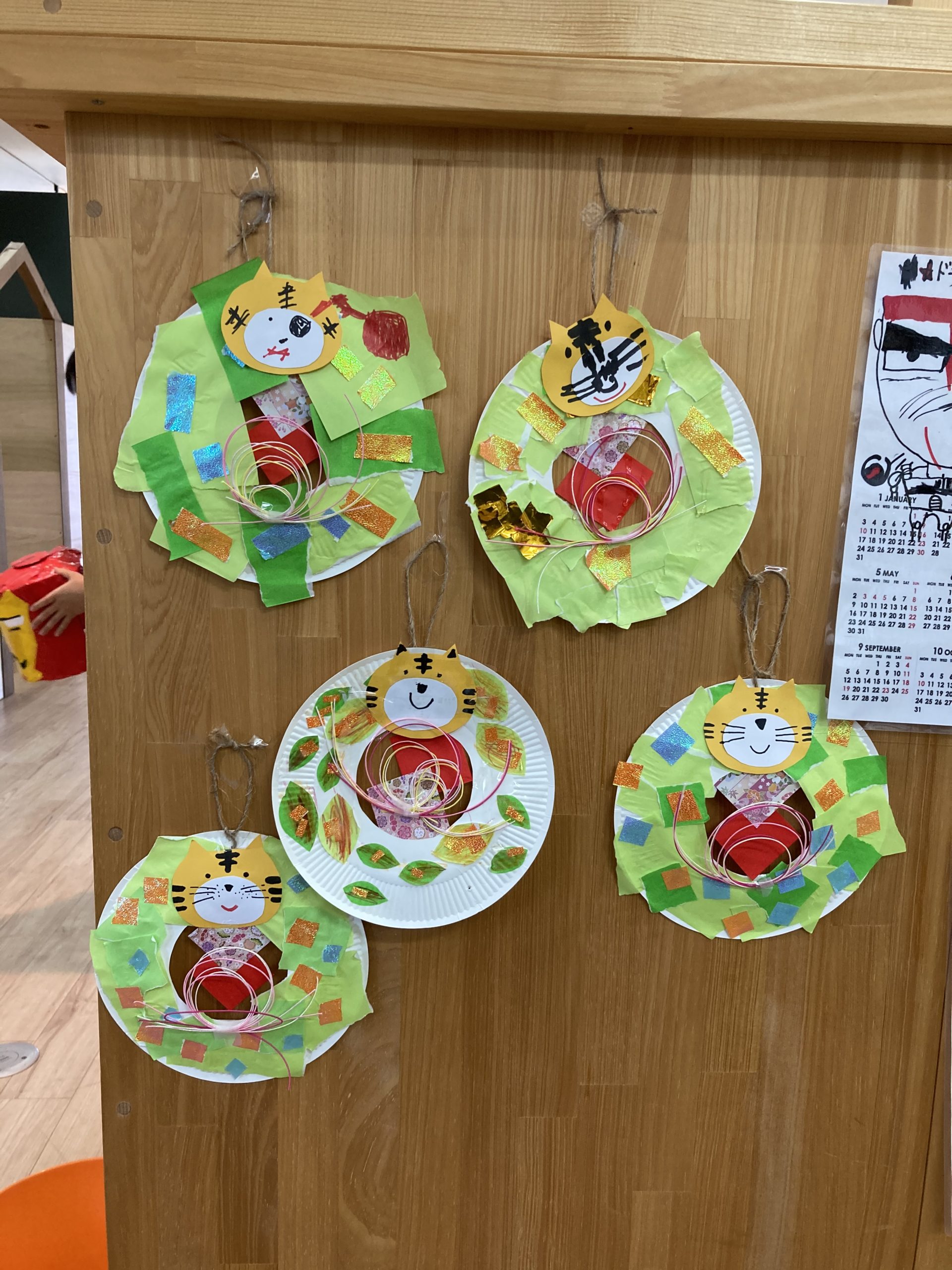 高齢者レク 簡単 新聞紙を使ってお正月のしめ縄リース 製作・工作 New Year decoration