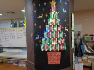 身近な材料でお正月飾りづくり〜「牛乳パック赤べこ」と「おめでた紙皿リース」つづる