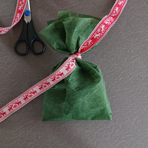 プレゼントが見違える「リボンの結び方」ラッピングアイテムもご紹介！キナリノ