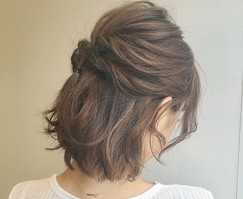 ハーフアップはOK？結婚式のゲストの髪型マナーまとめ