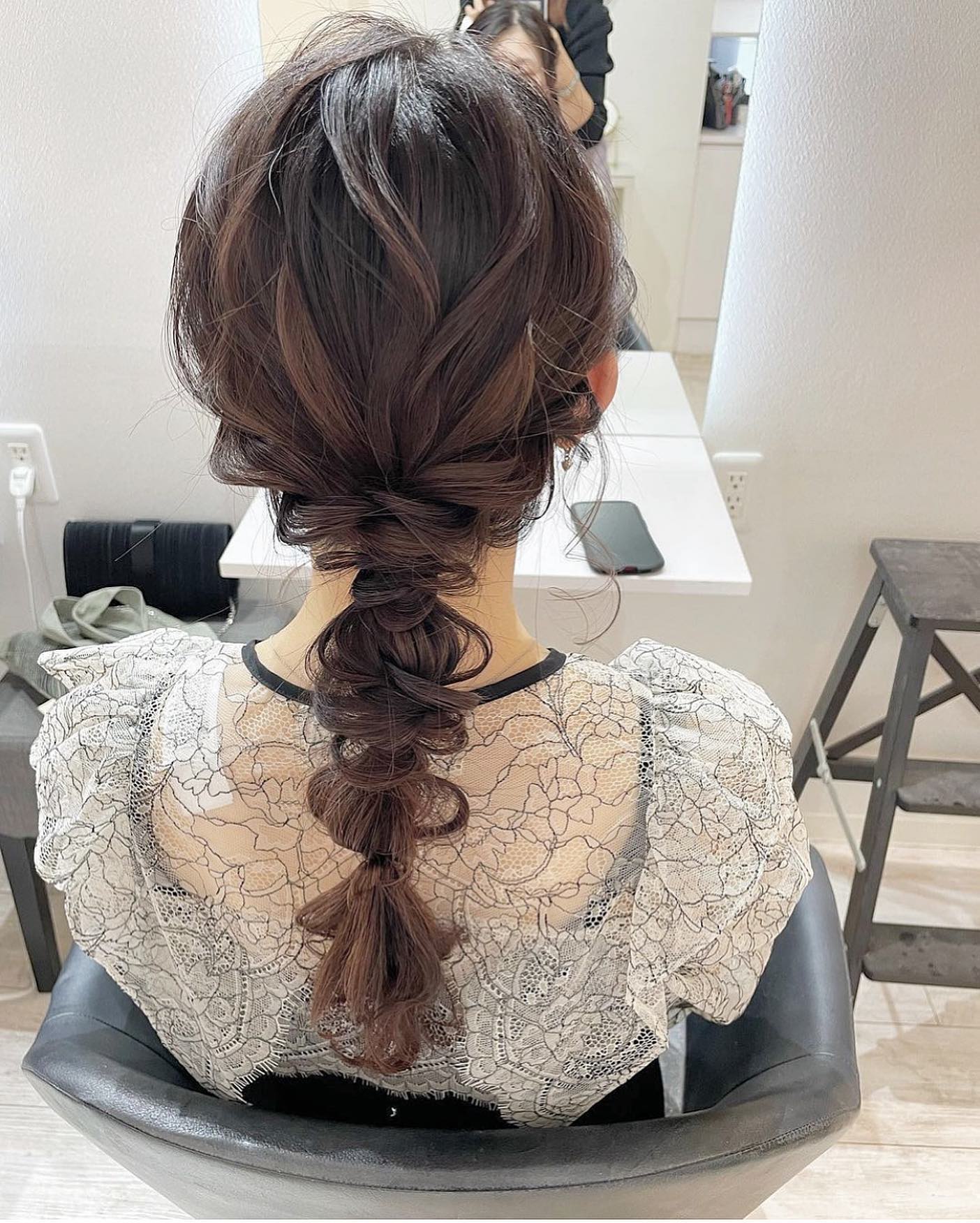 ミディアムな長さの編み下ろし系アレンジ集🖤💫 玉ねぎアレンジでいったら２個位がバランス良い長さ🧅 もっと上から作ったら３つできる🧅🫰🏻ちょっと感じるコンパクトさが可愛い長さです☺️ 皆様ご来店ありがとうございました❤︎ ︎ヘアメイクヘアスタイルヘア