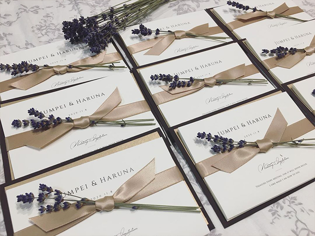 結婚式の招待状手作りキット。本状、返信はがき、封筒、シール付き