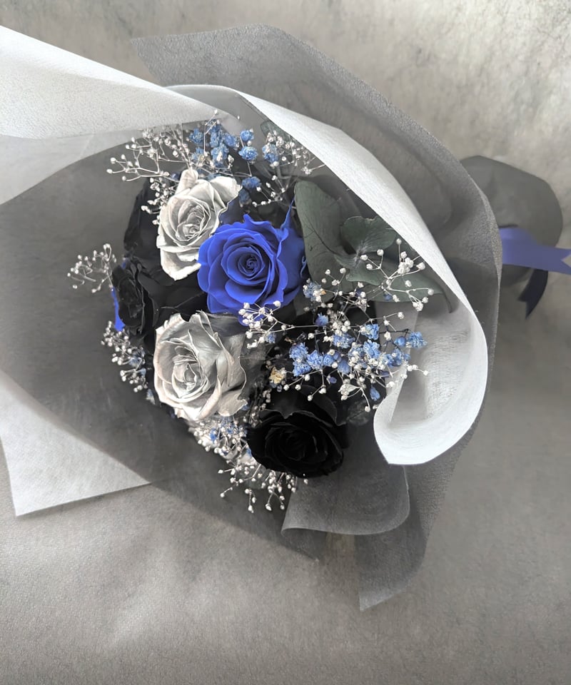 黒バラと水色バラ ブラック＆ブルーローズ とかすみ草の花束☆揺るぎない永遠の愛に☆ 本数を選ぶ