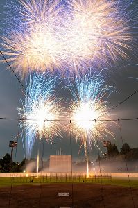 八王子の夜空に打ち上がる花火！八王子花火大会に行ってきました - 八王子の情報盛りだくさんブログ記事八王子の地域情報ポータルサイト「はちなび」