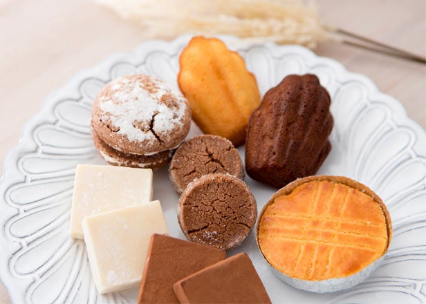 1000円以内のクリスマスプレゼントなら可愛い絵柄のクリスマスキャンディ 缶ギフト飴専門店 金扇