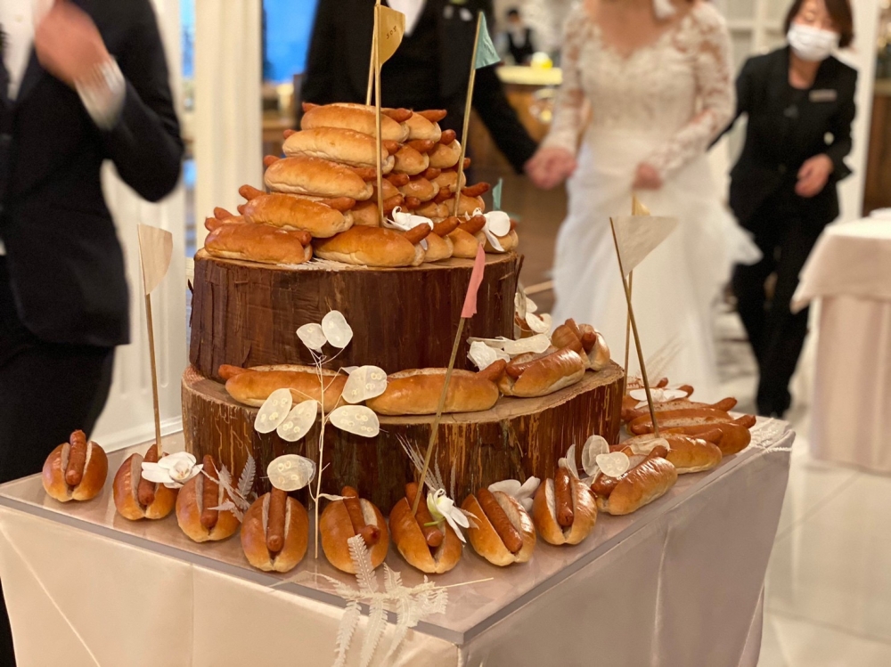 シンプルで上品なウェディングケーキグリーンを添えて、自然の彩りが二人の幸せをそっと引き立て . 祝福の空気をより一層あたたかく彩りますフレアージュスウィート 青森結婚式 青森結婚式場ウェディング 結婚式 結婚式準備 結婚式場探し 結婚式アイデア