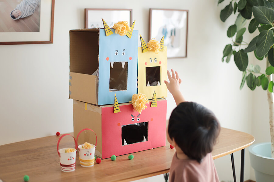 毛糸を巻いて鬼の顔に「節分の扇飾り」高齢者介護をサポートするレクリエーション情報誌『レクリエ』