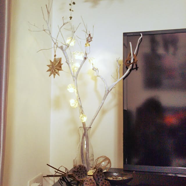 ときめくアレンジで♡枝ツリーで彩る自分らしいクリスマスRoomClip mag暮らしとインテリアのwebマガジン