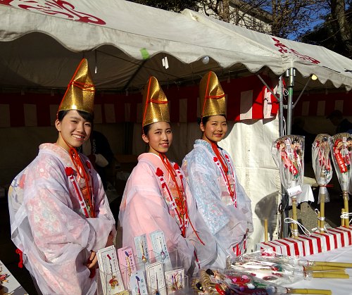2025 01 05 初えびす 今年は生涯現役「ちからえびす」のお札をいただきに😊 じゃなくお詣り済ませてのワンカップ熱燗、みそ串カツ、どて煮串が目的地😆 これからの日々は「生涯現役」を目標にしていこっと😊上知我麻神社熱田神宮初えびす生涯現役ちからえびす