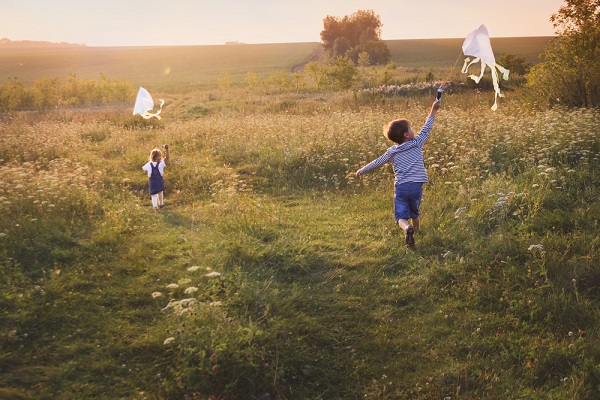 ふくわらいや凧上げ。昔ながらのお正月遊びで、笑いがいっぱいのお正月を過ごそう！『幼稚園』