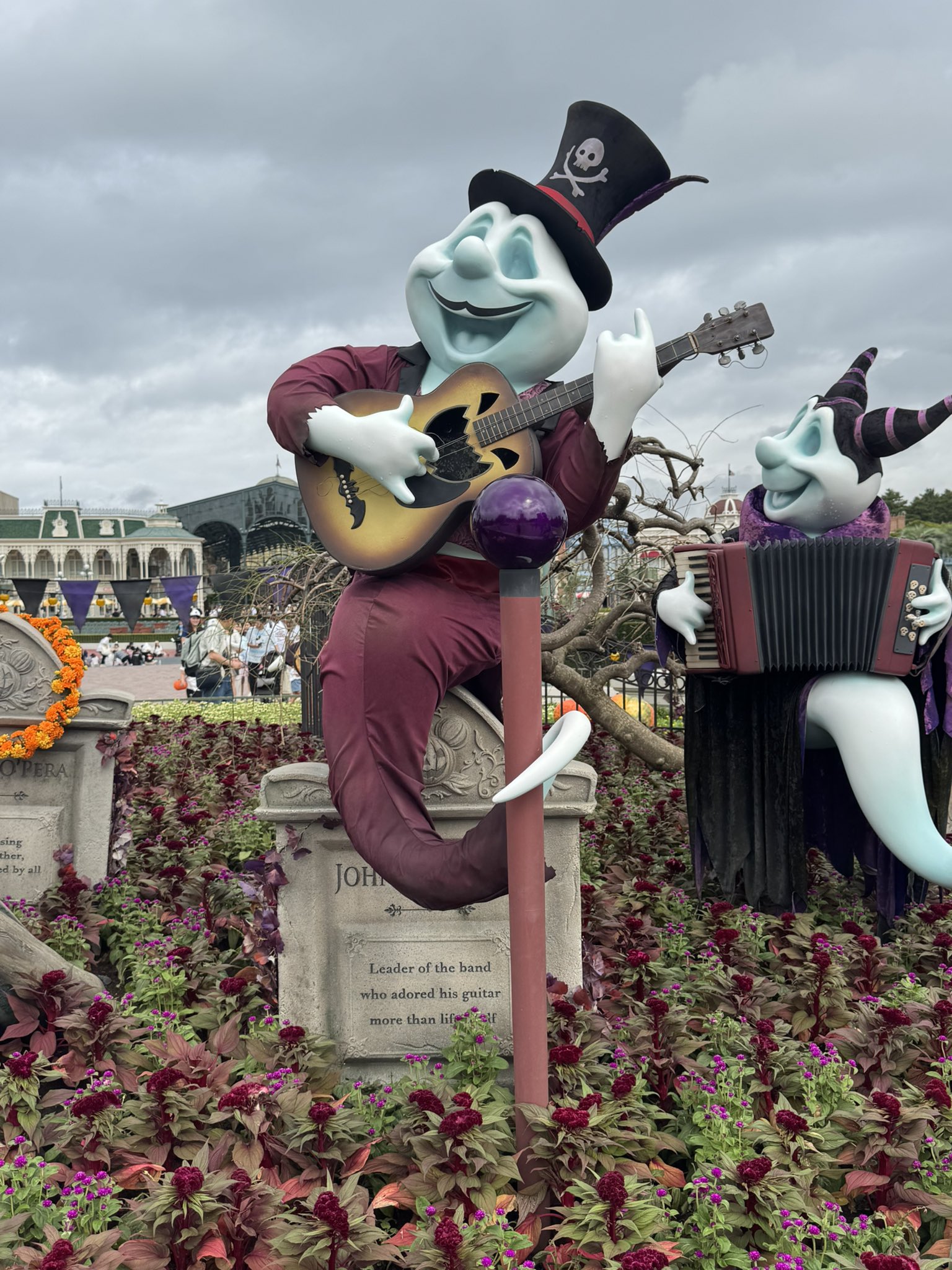 東京ディズニーランド」高気温で大人気パレードは中止に ！ “Dハロ”が明日開幕！アニメ！アニメ