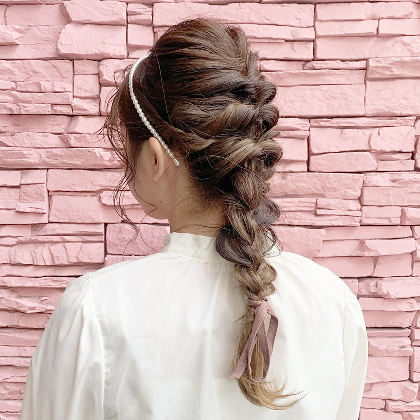 結婚式のお呼ばれに！つけるだけで華やぐ「髪飾り」を使ったヘアアレンジ美的.com