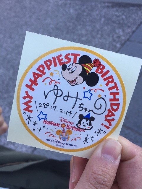 ディズニー誕生日シール 特典たくさん！バースデーシールのもらい方＆貼る場所は