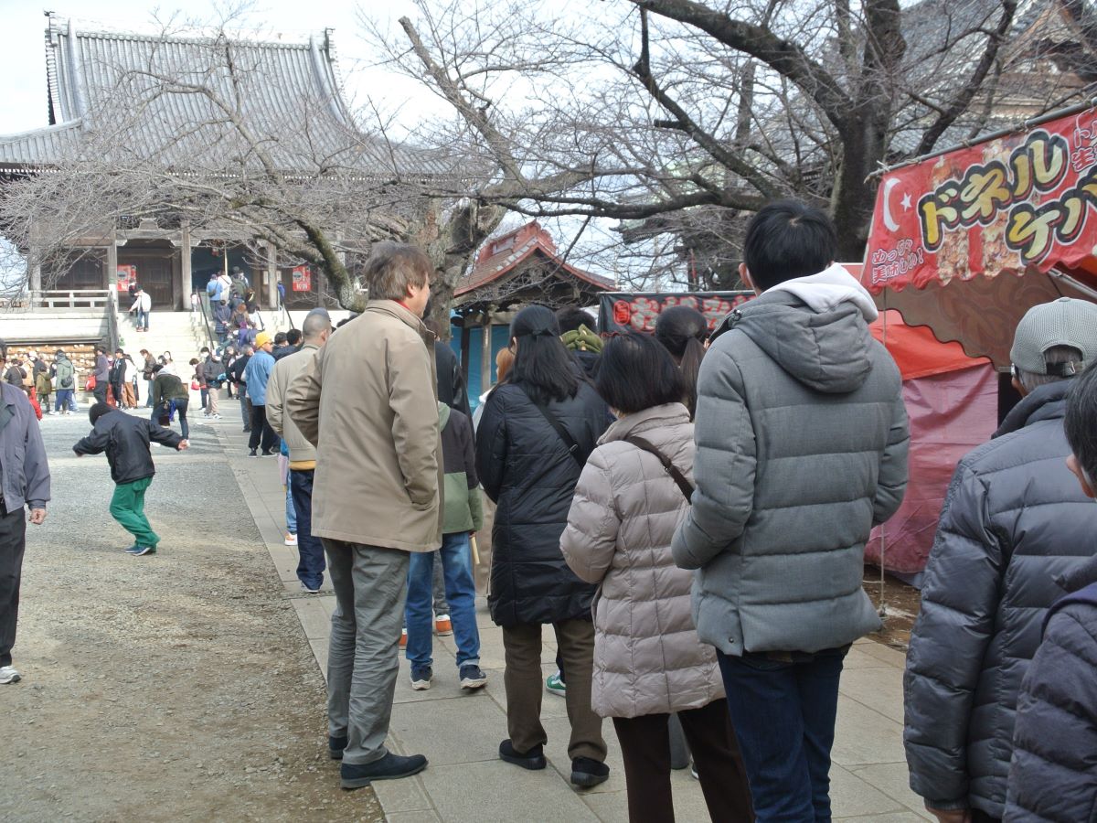 お伊勢参り｣の参拝者数と株価の意外な関係 伊勢神宮の参拝者数と年間の株価を分析市場観測東洋経済オンライン