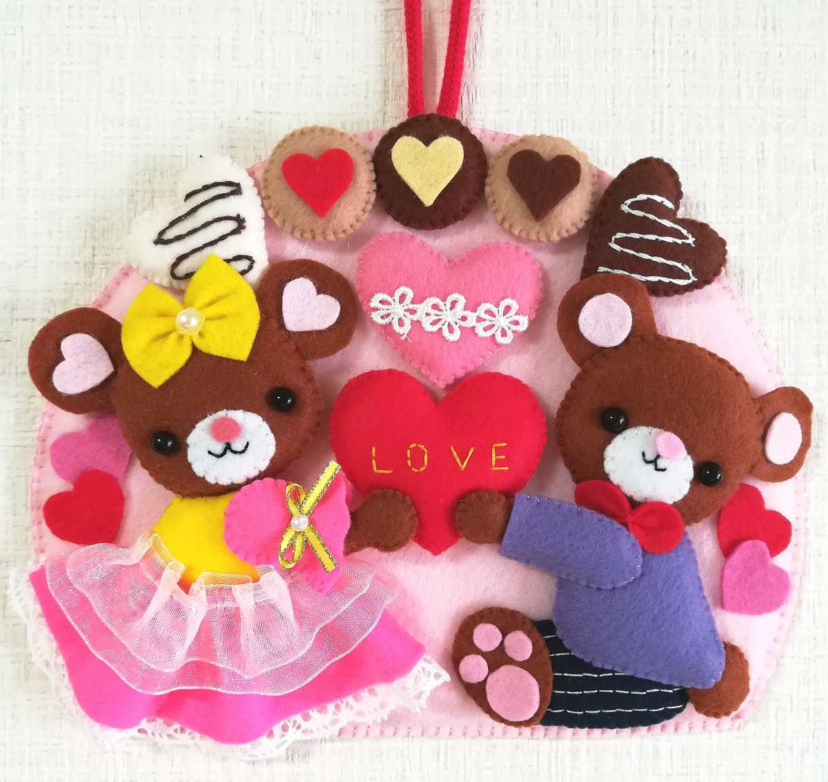 バレンタインのつるし飾り『フェルトを使った季節の飾りもの』より : チビロビンの手作り日記