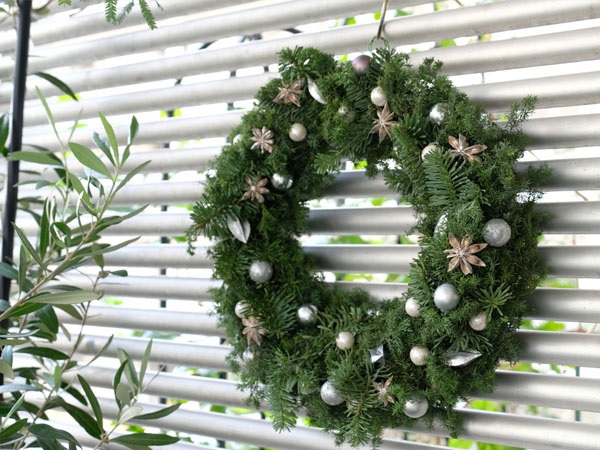 800円で完成！100均「ダイソー」で作るクリスマスリース - ハンドメイドノート