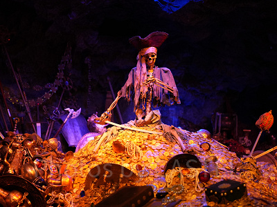 なぜ呪い解きにウィルの血が必要？ パイレーツオブカリビアン呪われた海賊たちドラマスクリーン