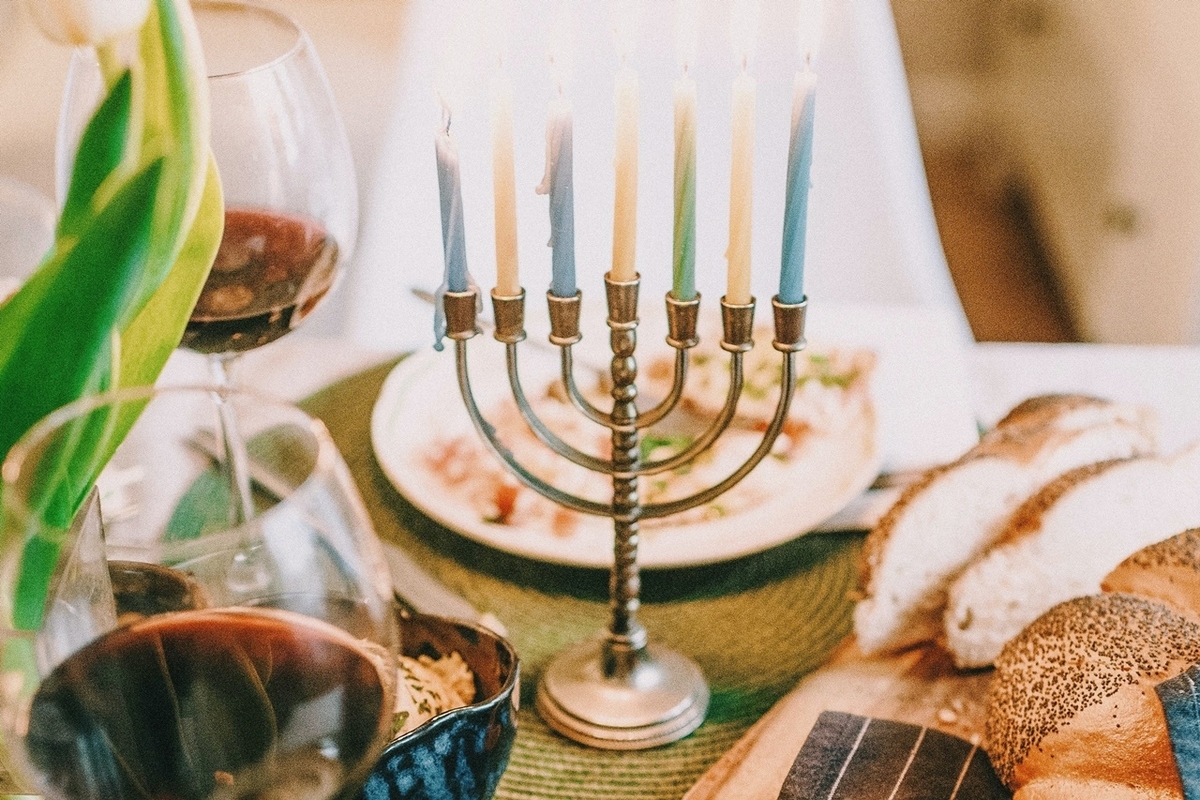 新品絵本 ハヌカーのあかり とびだししかけえほんハヌカーのあかり マイケル・J・ローゼン 文 ; ロバート・サブダ 絵・紙工作 ; 菊池由美訳苔花堂書店古本、中古本、古書籍の通販は「日本の古本屋」日本の古本屋