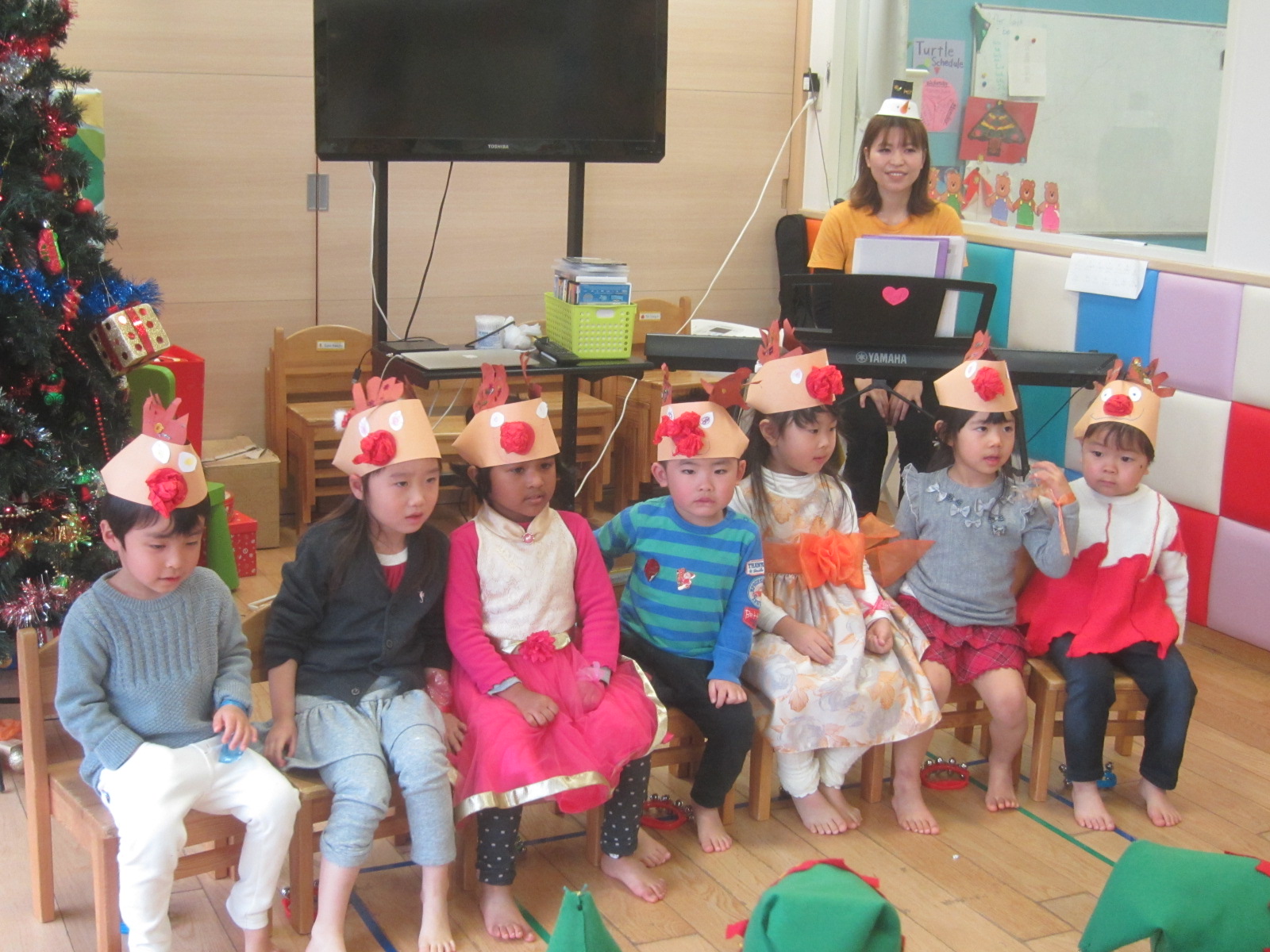 かぶって遊ぼう！ツノが可愛くクリスマスにぴったり！トナカイの帽子の作り方♪ほいくびより