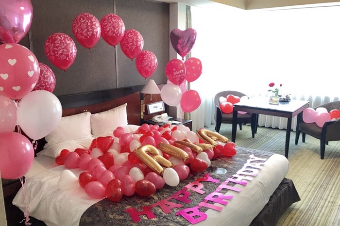 ホテル誕生日飾り付けTikTok