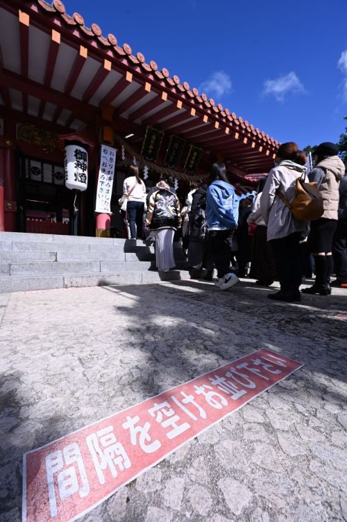８月15日の靖国神社 14歳がつぶやいた「戦争って、なんでやってるんだろう」 参拝者、それぞれの思い：東京新聞デジタル