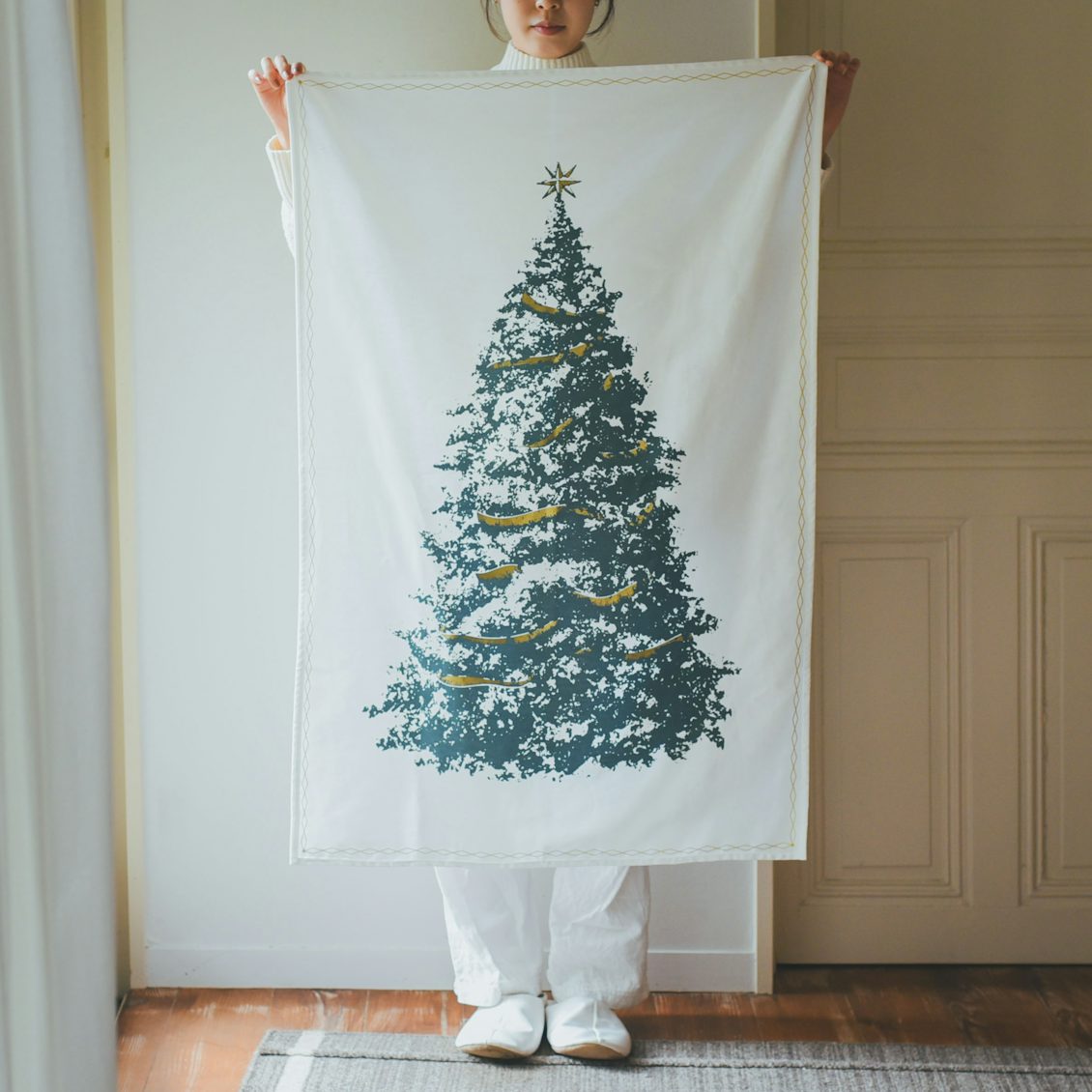 北欧風クリスマスツリータペストリー おすすめの飾り方 人気のオーナメントもご紹介！nunocoto fabric