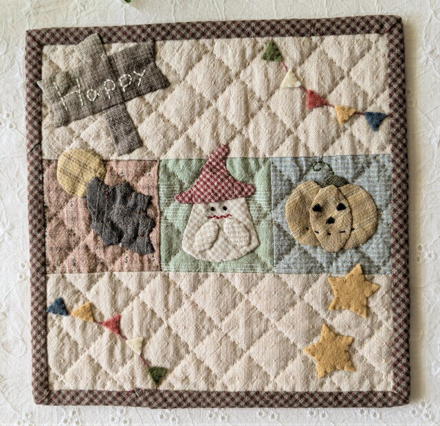 パッチワークタペストリー お正月ハンドメイド キルト パッチワークキルト☆鏡餅のミニタペストリー☆お正月