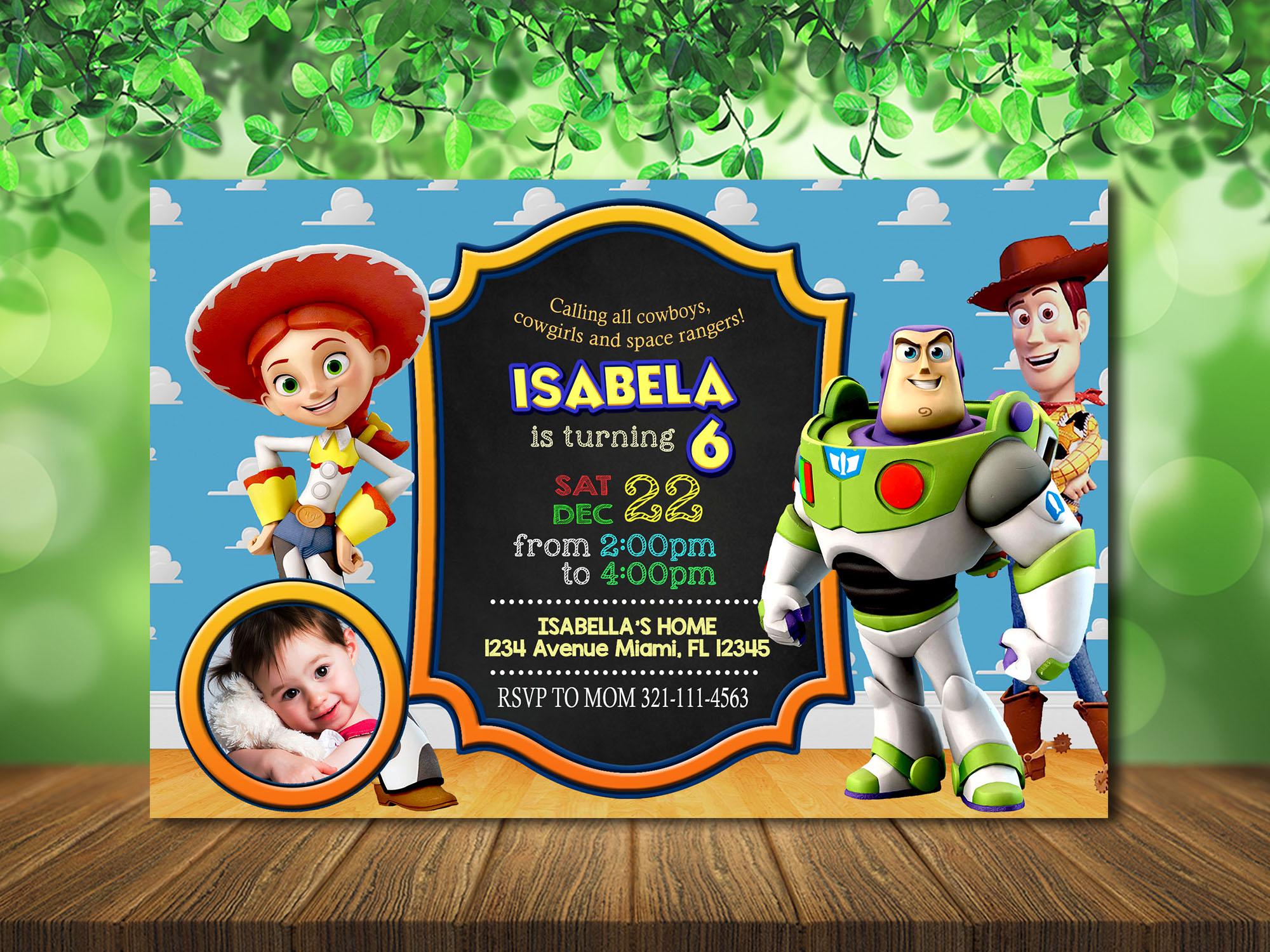 トイ・ストーリー風の結婚式招待状を手作りする方法