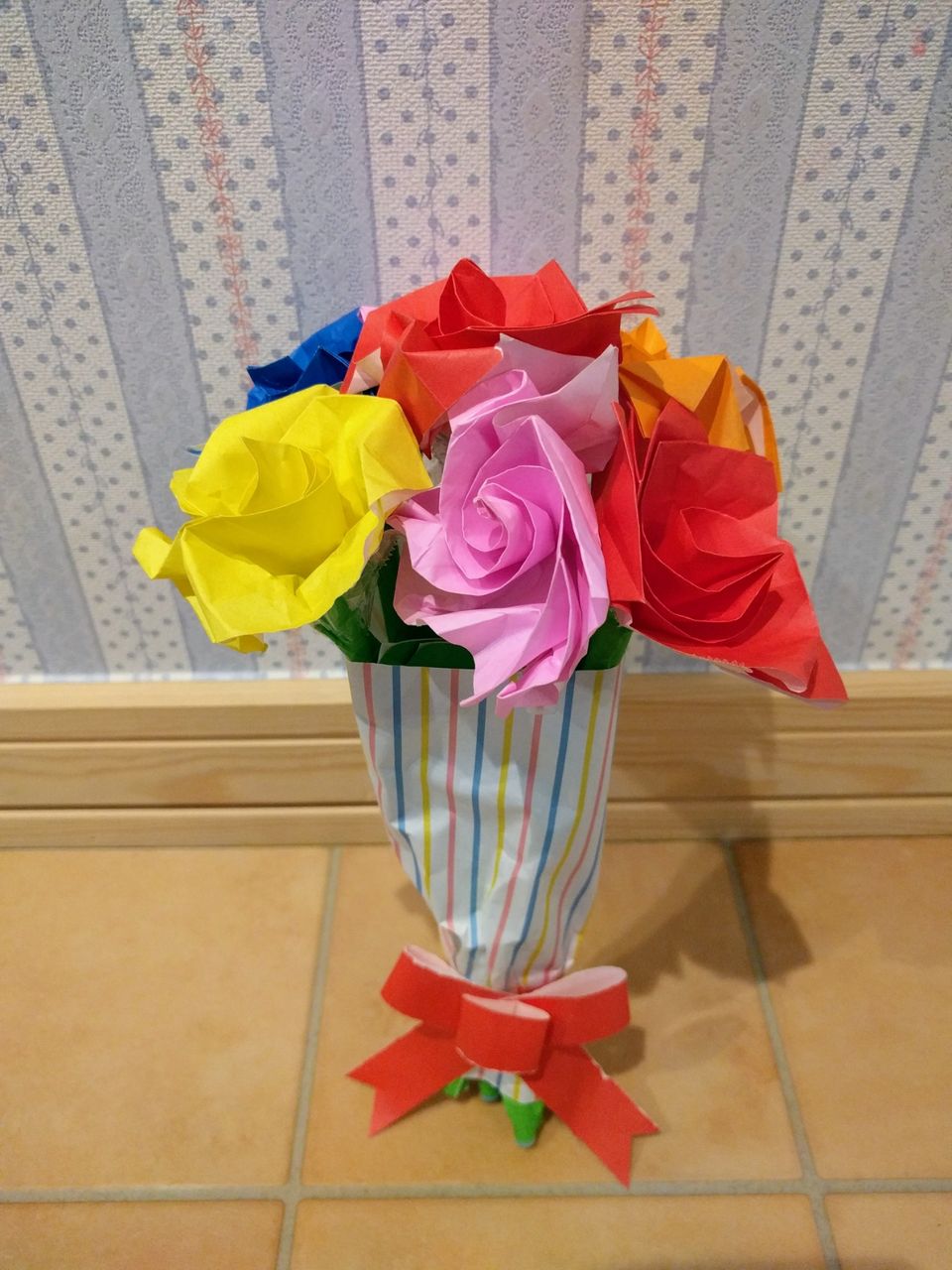 親の結婚記念日に贈るプレゼント。大学生・高校生・中学生におすすめな実用的ギフトも！フラワーギフト通販なら花キューピット