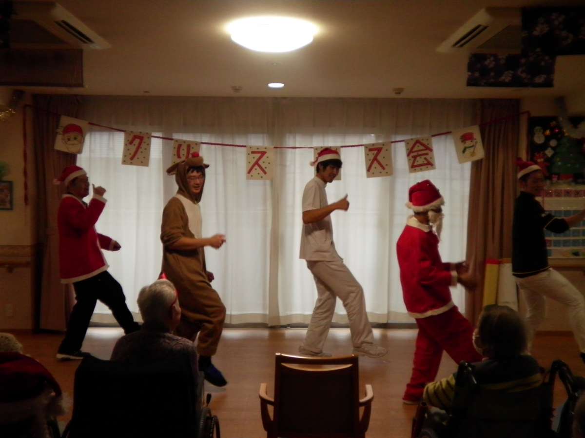 クリスマス会ツクイ・サンシャイン上越介護付有料老人ホーム 介護のことならツクイ