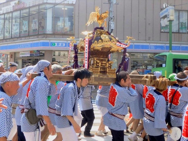 亀戸 上瓦敬神会の神輿 平成10年8月9日
