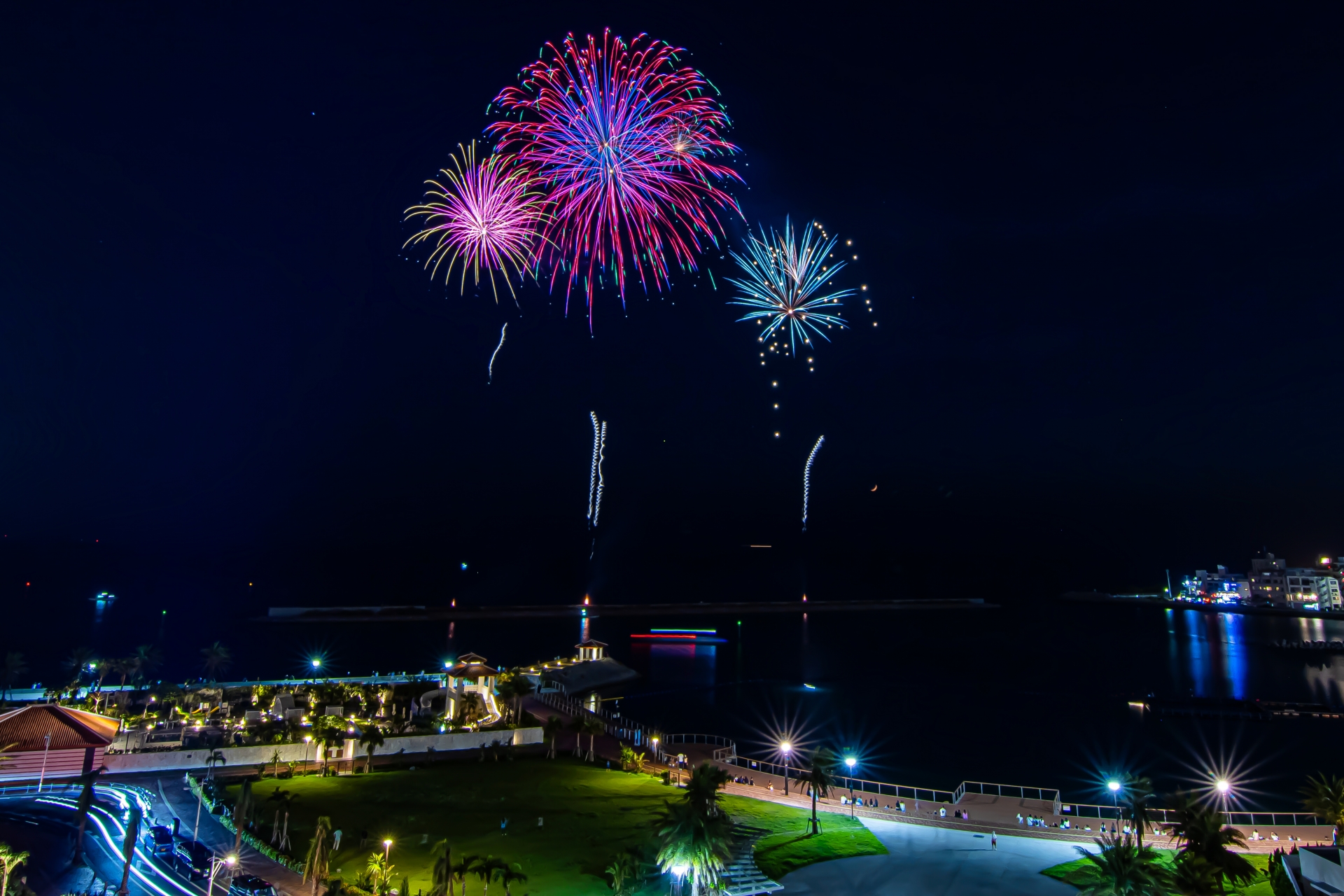 沖縄北谷 アメリカンビレッジの花火 毎週土曜日20時から3分の打ち上げShorts - Toshiの悪あがき シーズン1