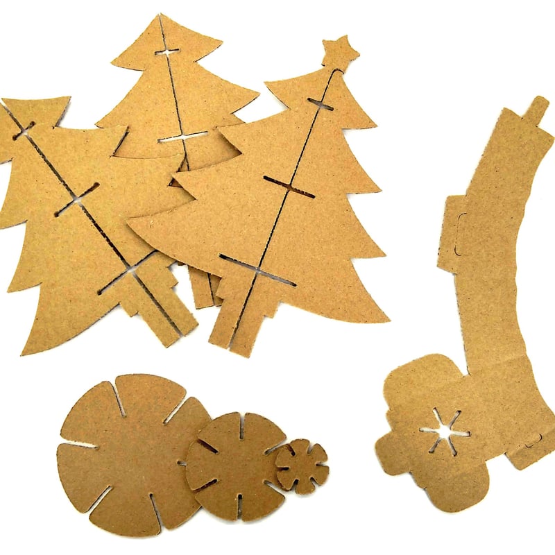 ダンボールでクリスマスツリー 立体TikTok