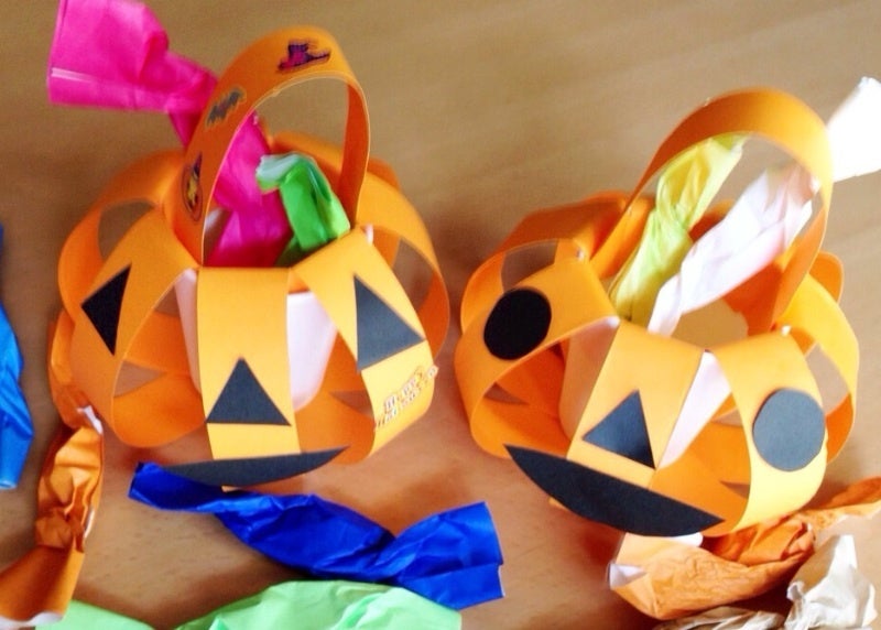 手作りハロウィン飾り ほぼ画用紙だけで簡単＆かわいい！ 親子で楽しめる「カボチャ」と「おばけ」の工作を人気YouTuberが伝授 - コクリコ講談社