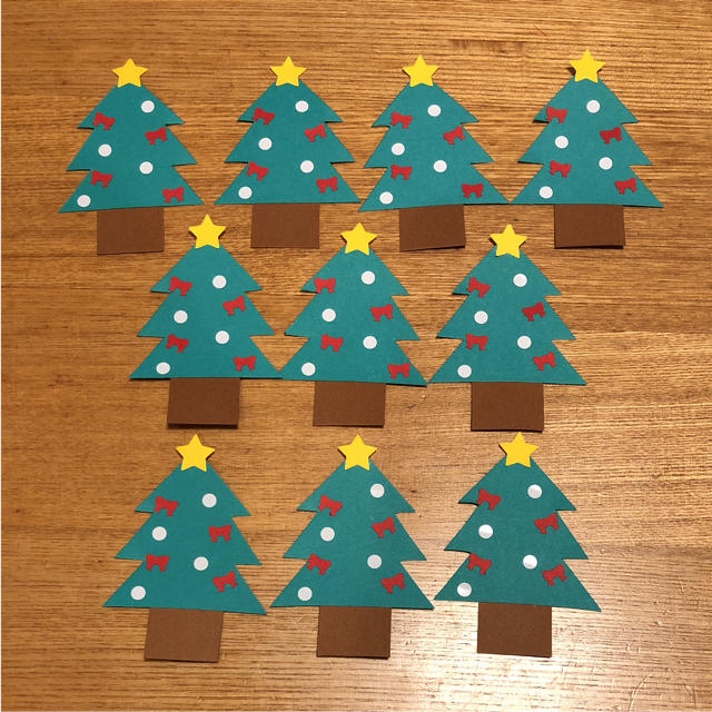 100均シール＆色画用紙でクリスマスツリー -- 子どもと楽しむ簡単手作り！スペースいらずえんウチ